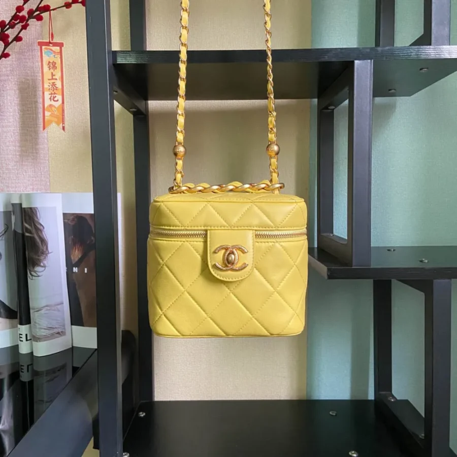 CHANEL size 16.5/16.5/15