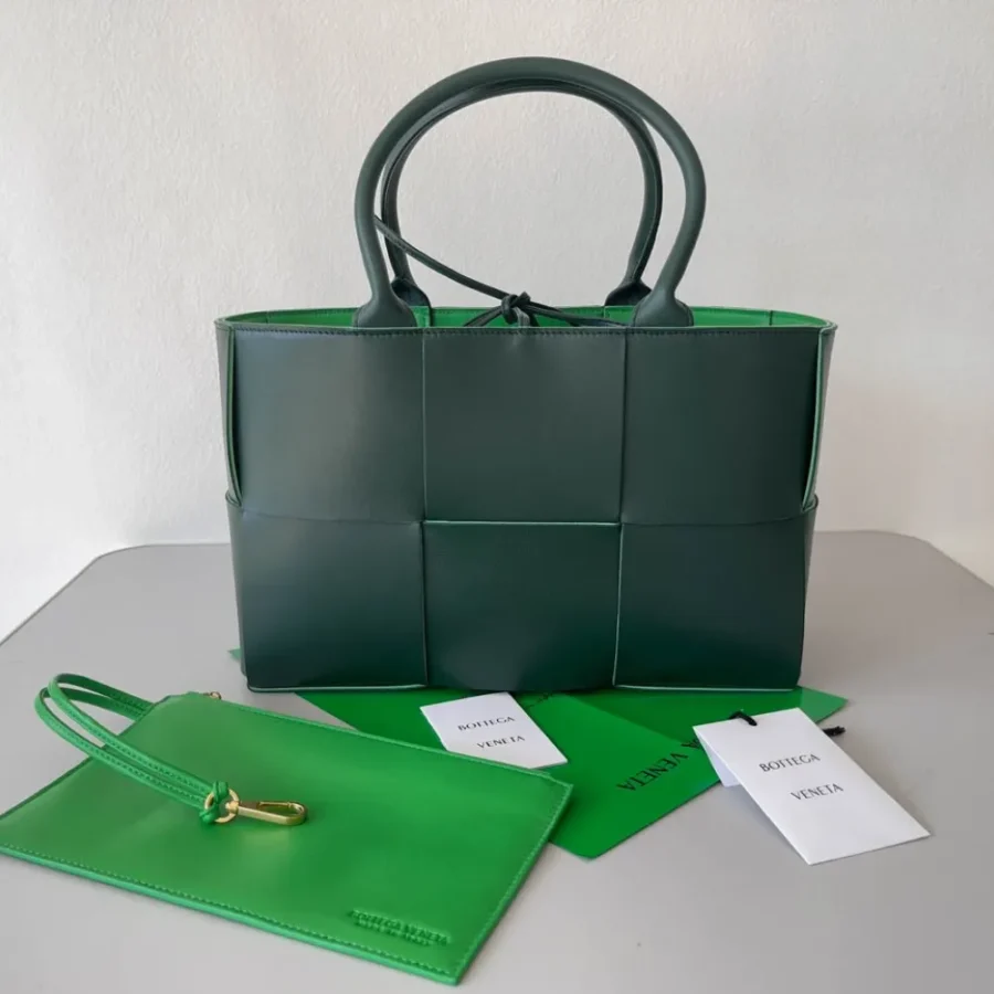 BV Intreccio tote lambskin bag