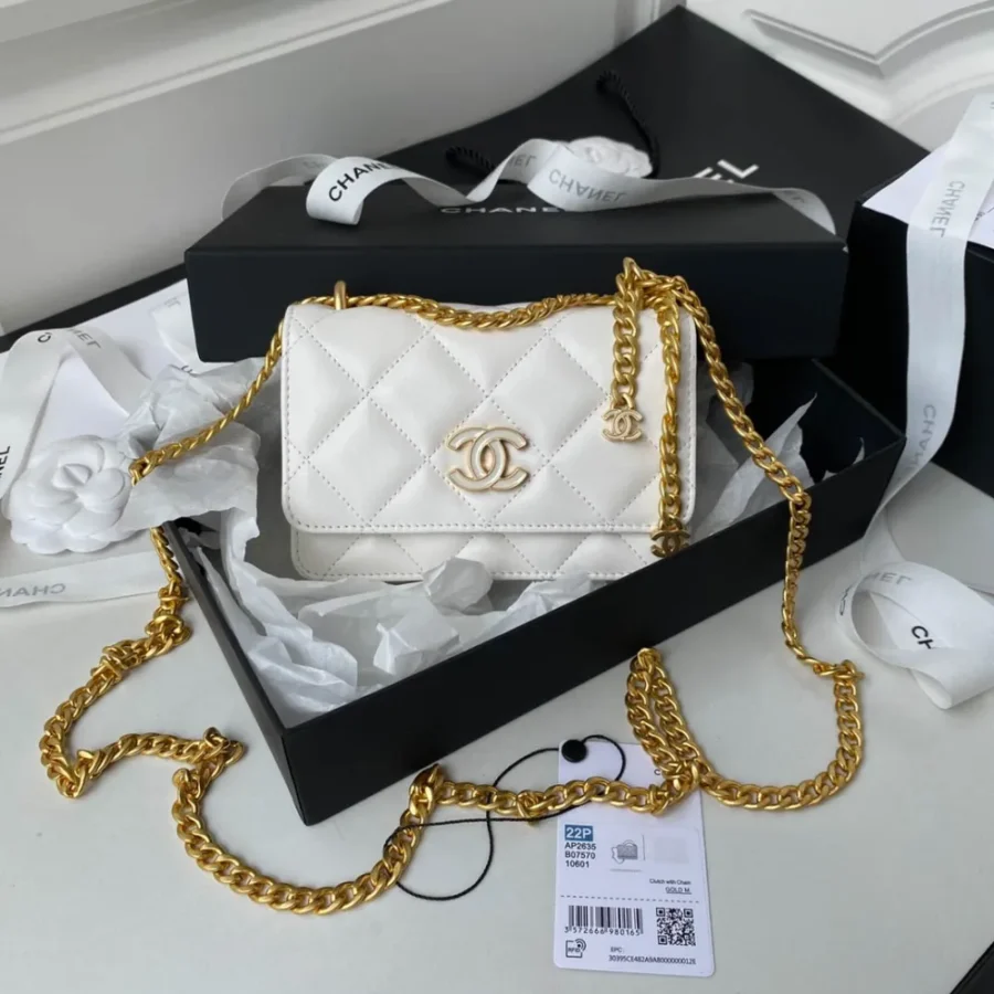 Lambskin Size: 11x15.5x4.5cm