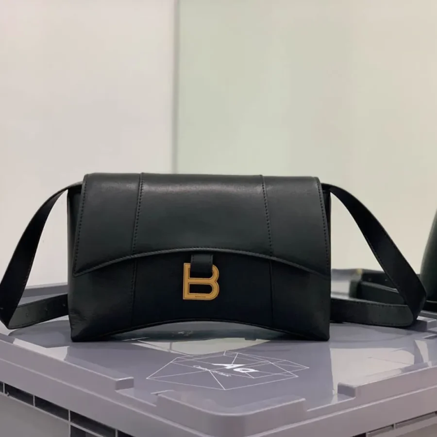 Hourglass bag Model: 671355 Size: 25.5x6x16cm