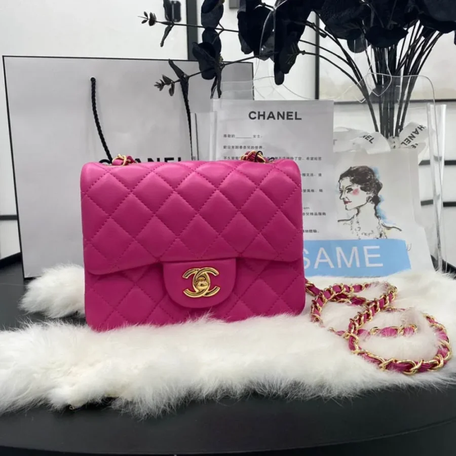 Sheepskin Gold Buckle Bag Model: 01115 Size: 17cm