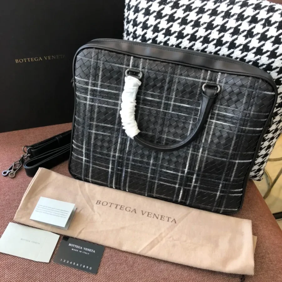 BV Briefcase Size: 38cm Black