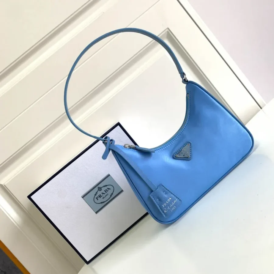 Prada Medium Vintage Bag Size: 22X12cm 1NE204