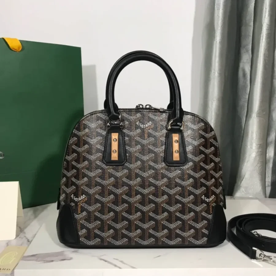 Vendme shell bag Model: GY020206 Size: 23*18.5*10cm