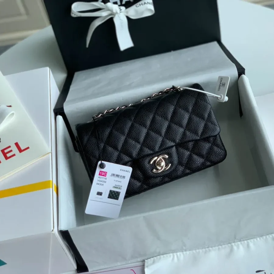 Lambskin Small Bag Size:20X13x7cm Model: 1116