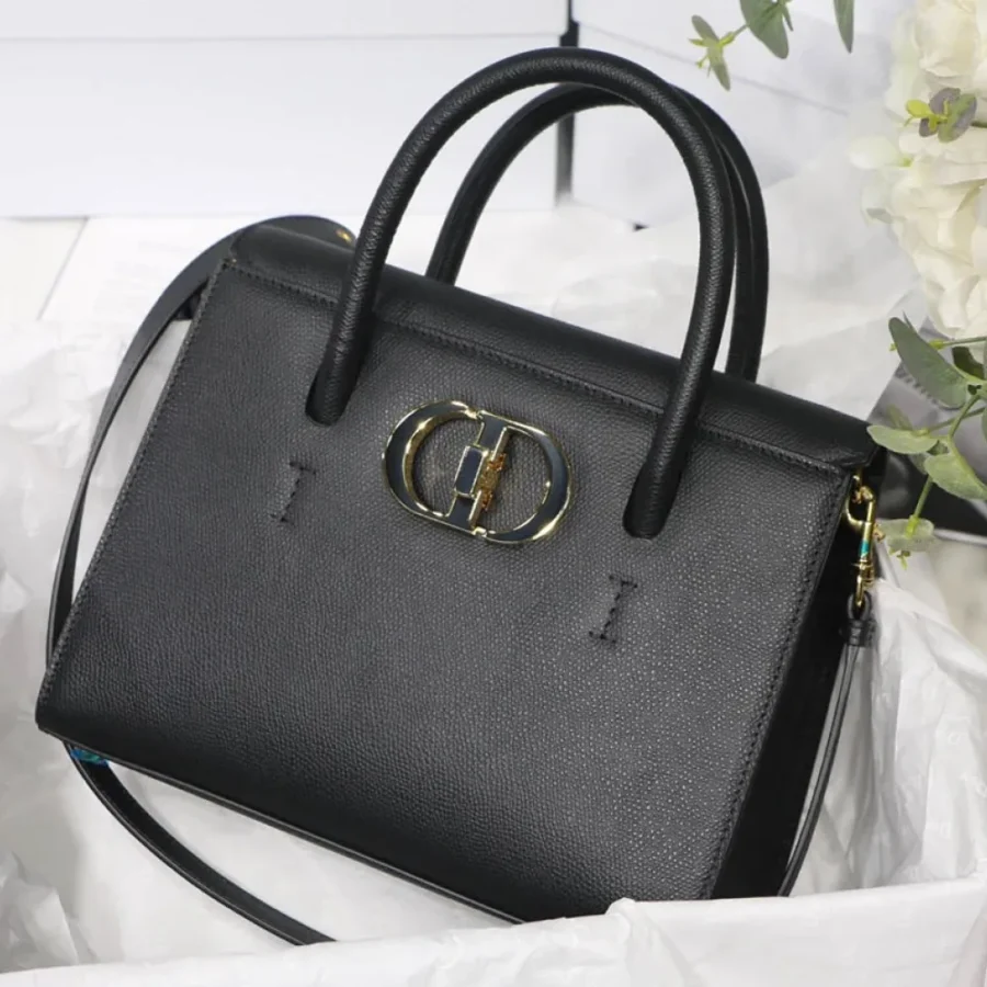 ST HONOR Collection Black enamel buckle Size: 25x19x12 cm