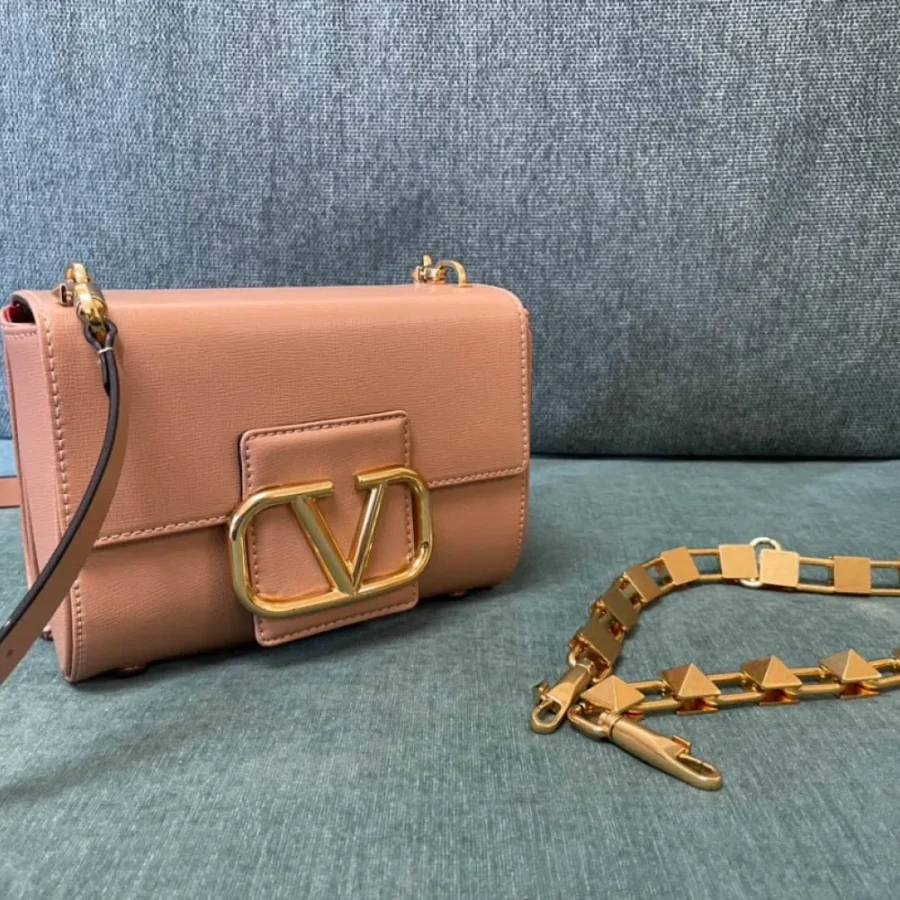 VALENTINO Model: 0777 Size: 20 x 15 x 7cm
