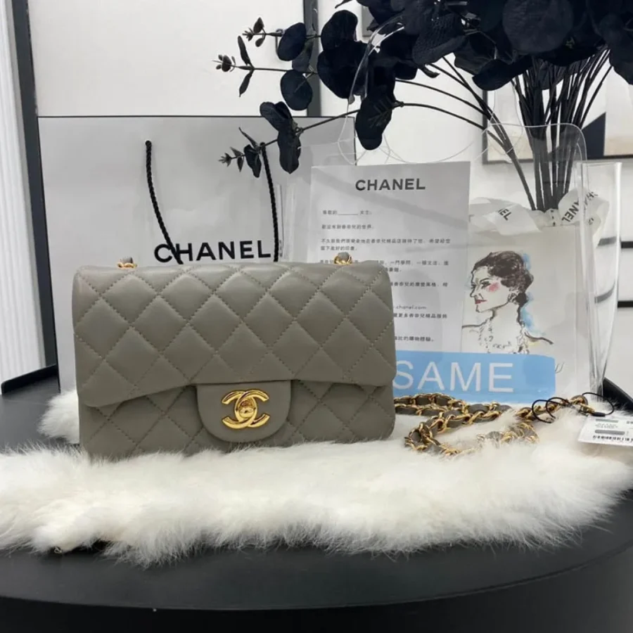 Sheepskin Gold Buckle Bag Model: 01116 Size: 20cm