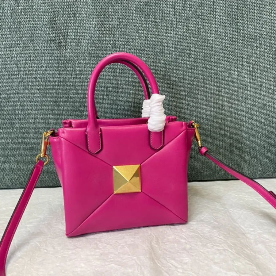 Valentino Model:1186 Size:18.5 x15x11cm