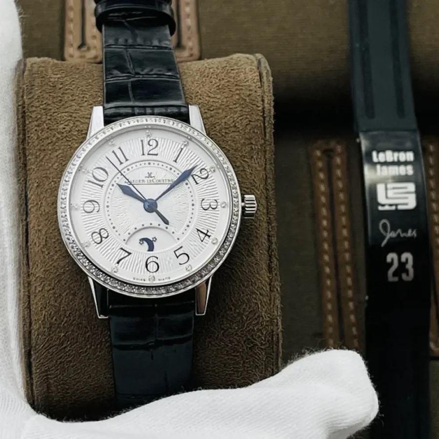 Jaeger-LeCoultre Simple Series Watch Size: 29MM*8.9MM