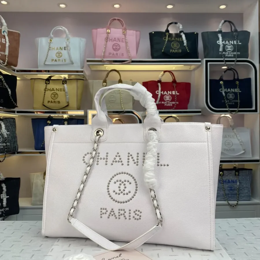 Chanel Size: 42/30/12 Style: 8816