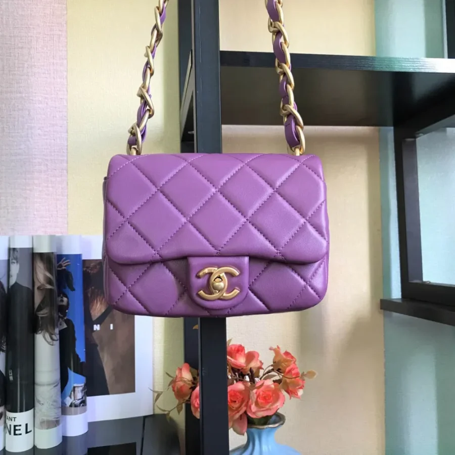 Chane Model: 2930# One shoulder can be worn crossbody Size: 18X6X14cm