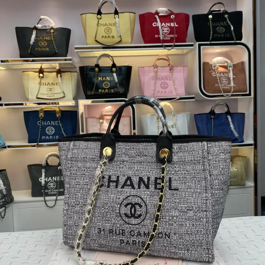 Chanel One Shoulder Handbag Size: 38*30*20 Style: 8820