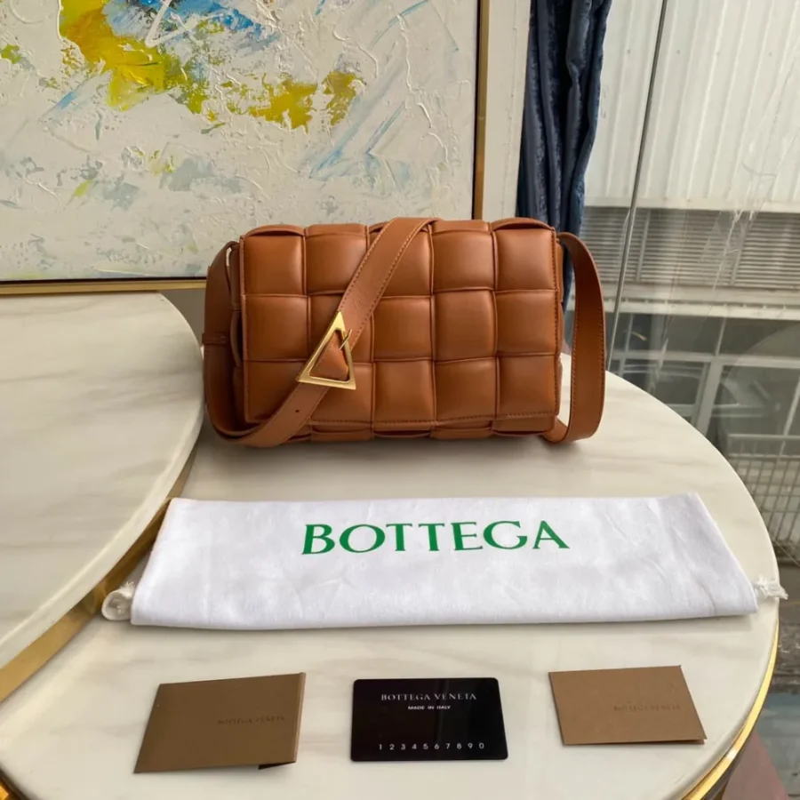 BV Cassette Pillow Bag Size: 26x18cm Caramel