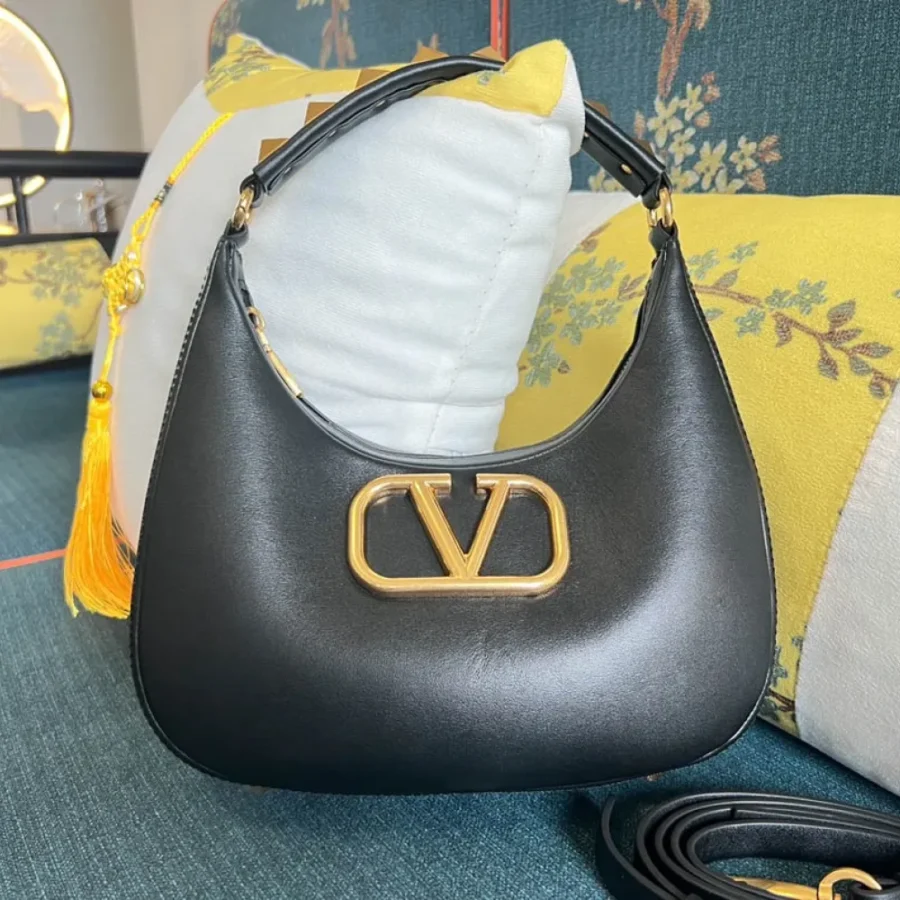 Valentino Model:1069 Size: 26 x 30 x 7 cm
