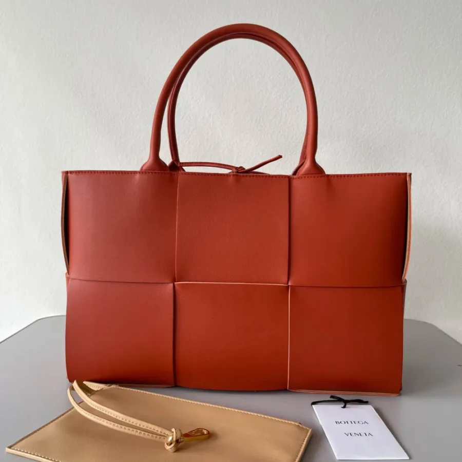 BV Intreccio tote lambskin bag