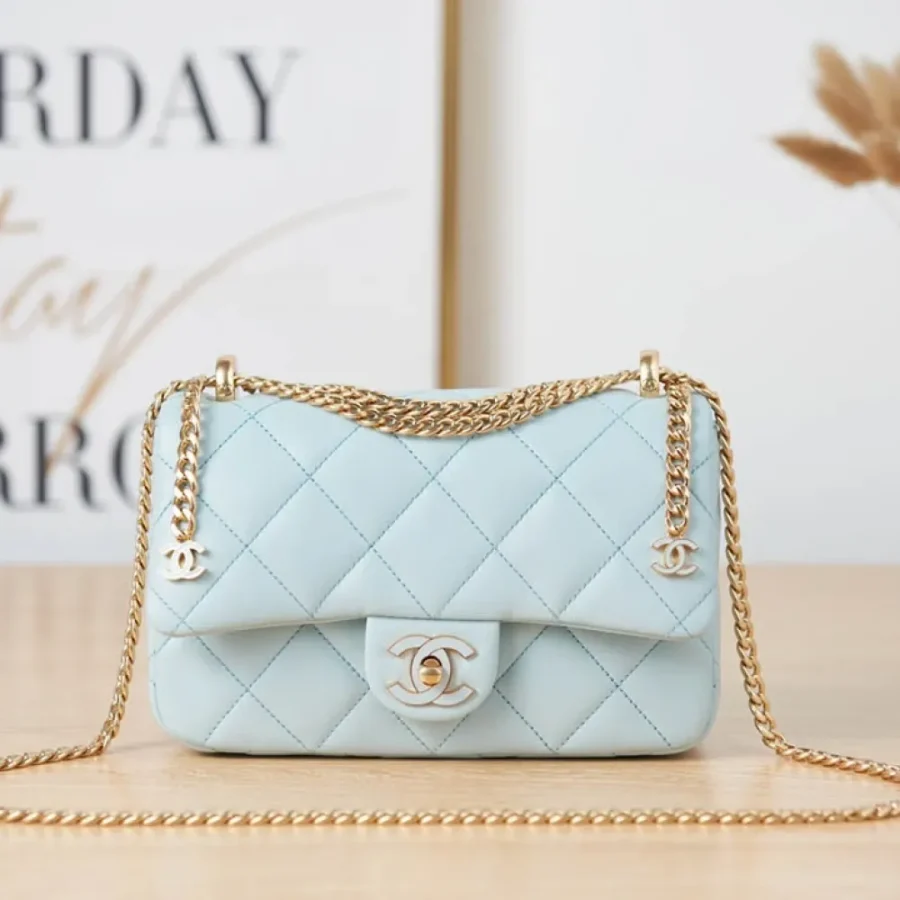 Chanel One Shoulder Crossbody Model Number: AS3114 Size: 16-22-7cm