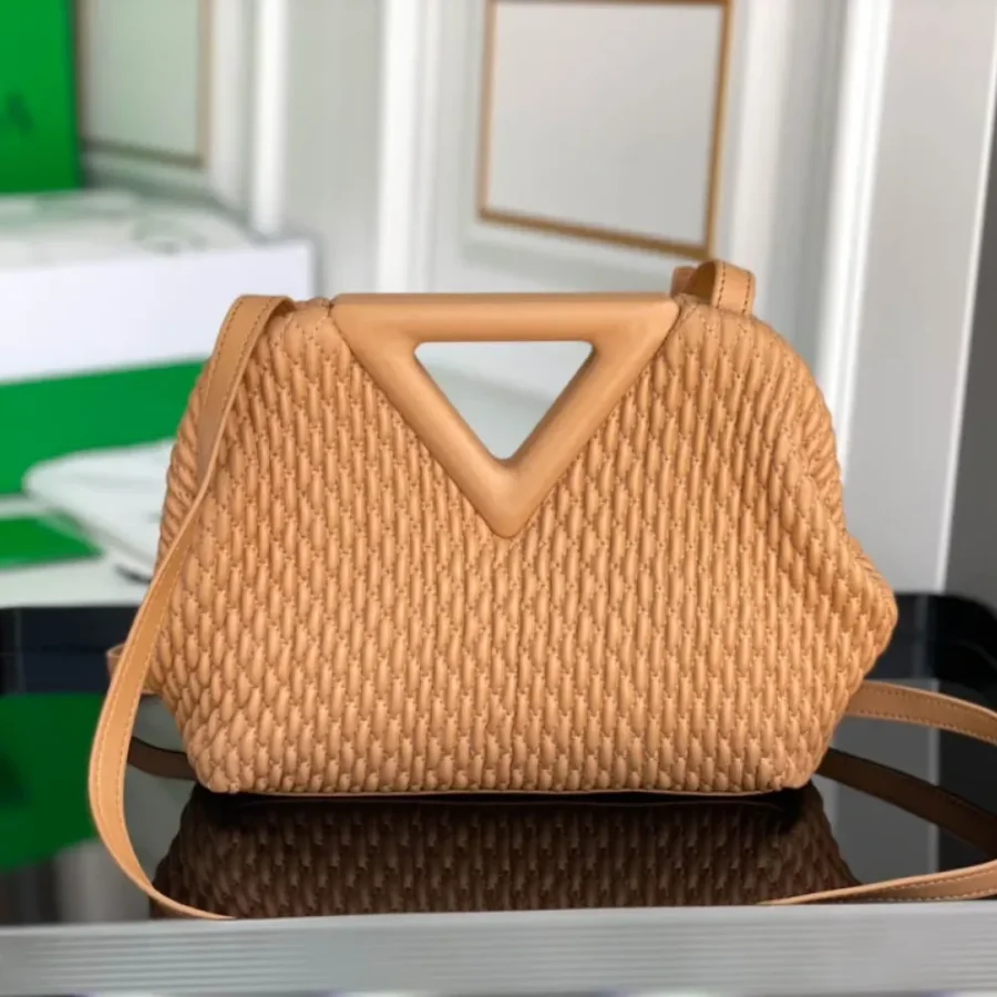 BV The Point Handbag Size: 26x35cm