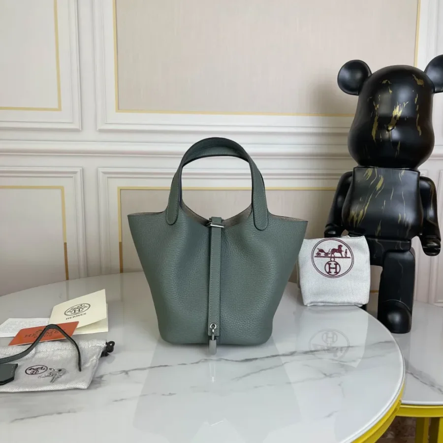 Hermes Size: 18cm