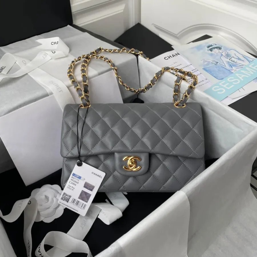 Chane1 Classic Flap Bag Model: A01113 Size: 23cm
