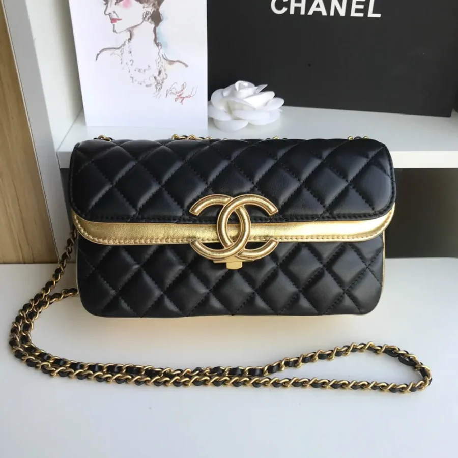 CHANEL Model: 57275 Size: 13x4x21cm