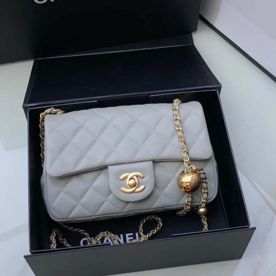 Chanel Model: AS1787 Size: 20cmX13cmX7cm