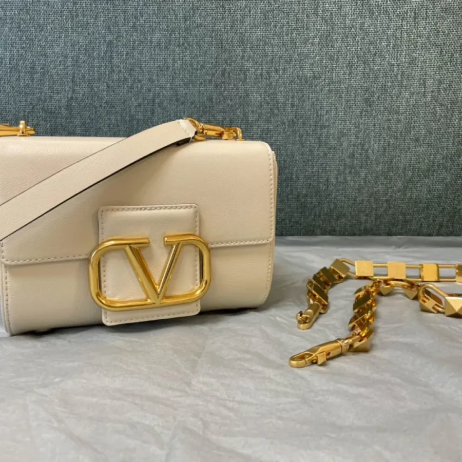 VALENTINO Model: 0777 Size: 20 x 15 x 7cm