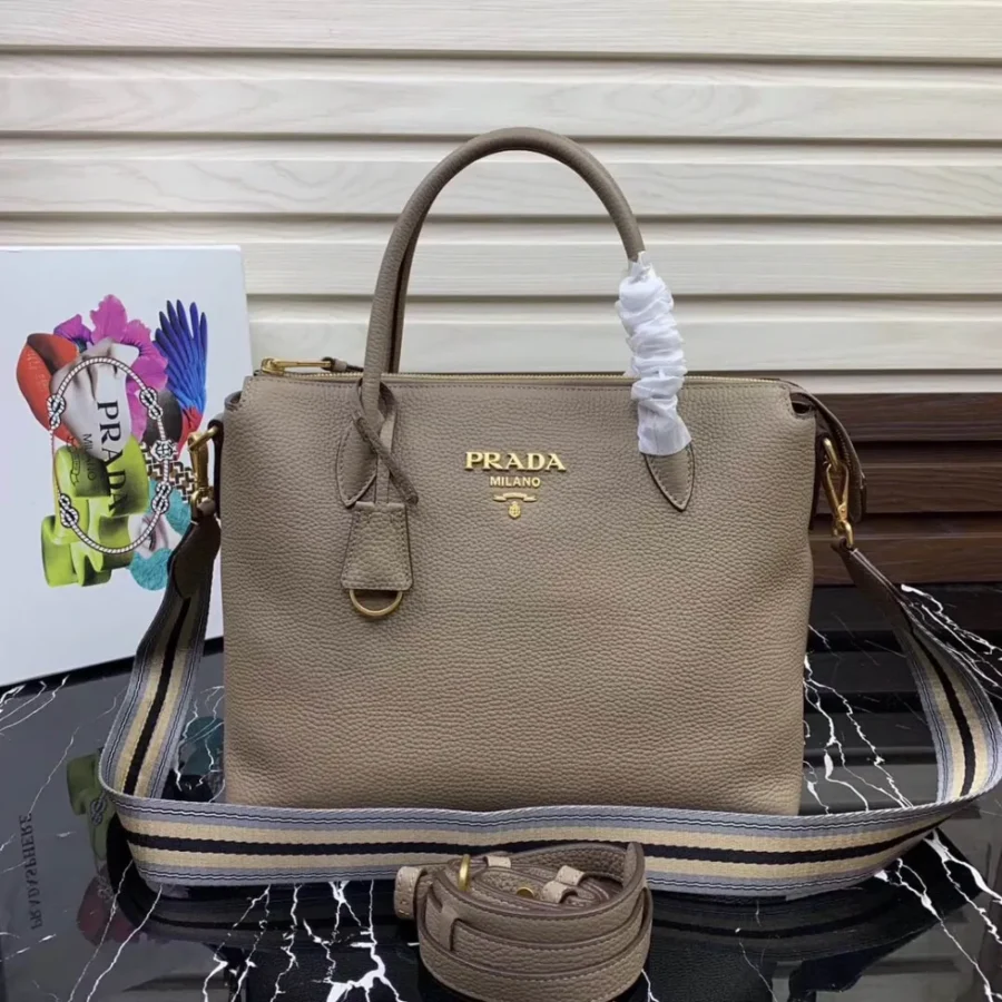 Prada Shoulder Bag Size: 31.2x31.4cm 1BA157