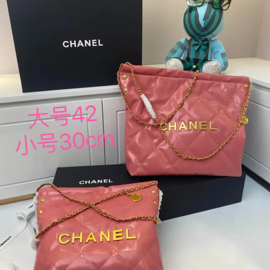 Chanel Underarm Bag Model: 8828 Size: 30*27*7 40*33*8