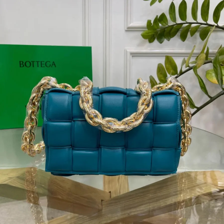 BV Chain Bag Size: 26x18cm Mallard Green