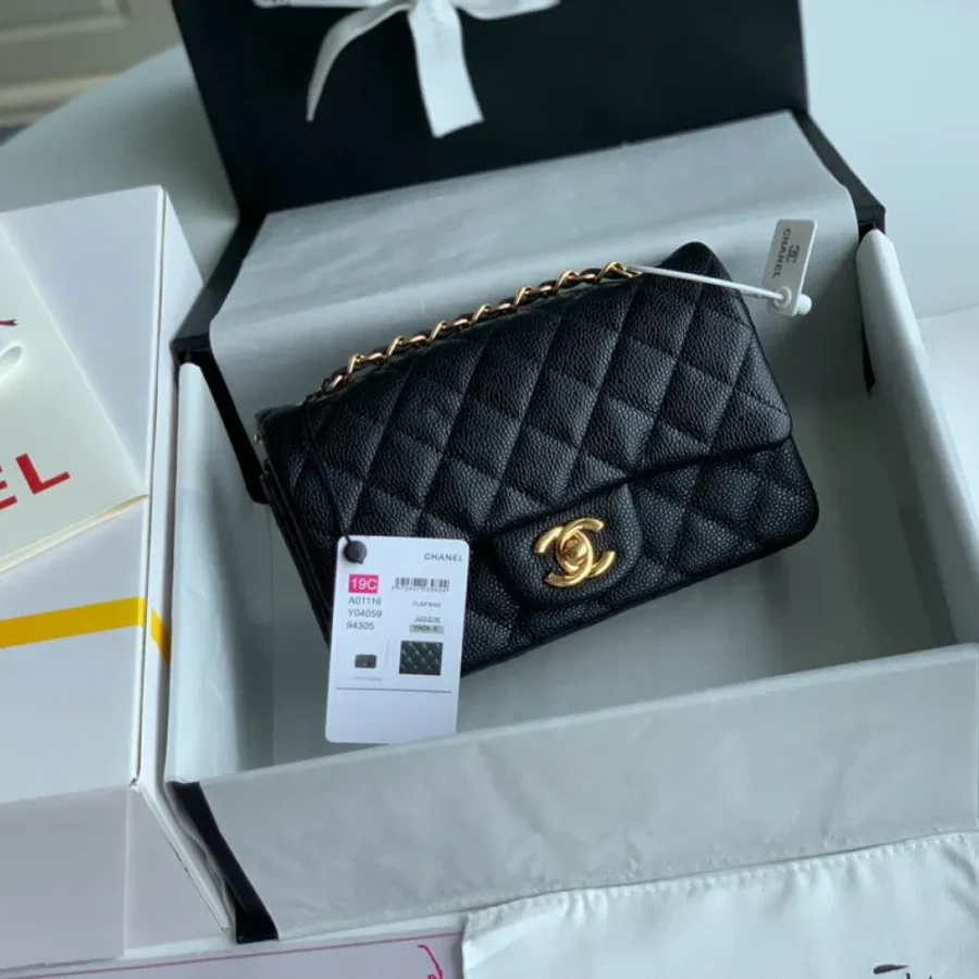 Lambskin Small Bag Size:20X13x7cm Model: 1116