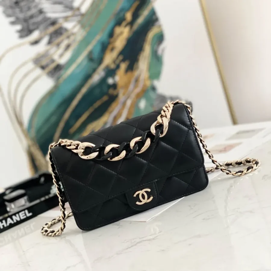 Resin Buckle with Light Gold Buckle Chain Size: 19cm Style Number: 81171