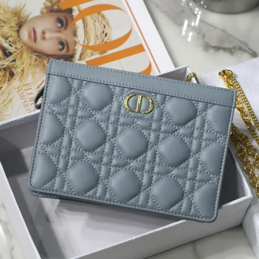 Caro Collection No. 3102 Haze Blue Size: 19 x 14 x 3 cm