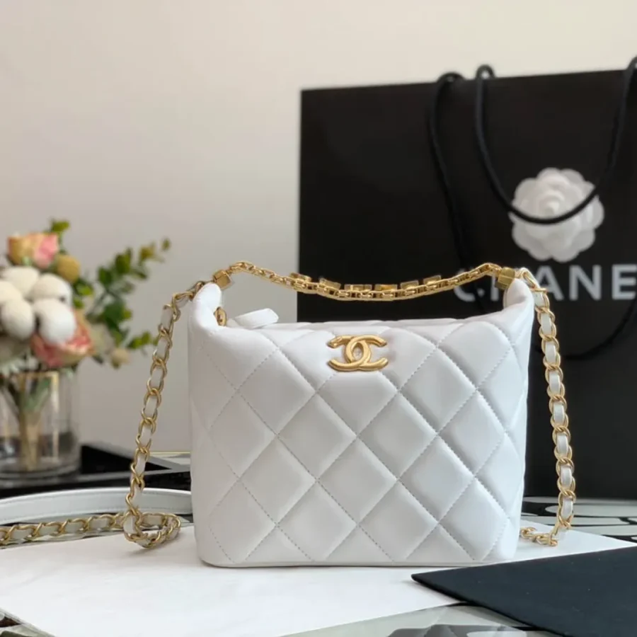 Lamb Leather Metal Chain Size: 18*21*12cm Model Number: 0026