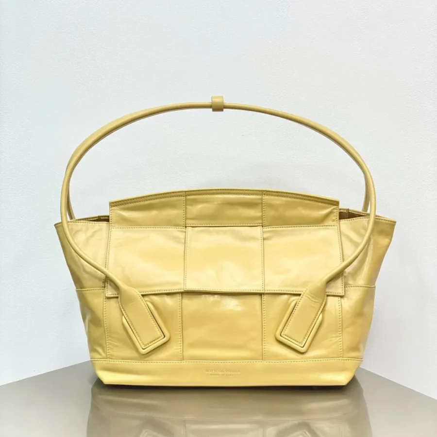 BV Handbag Size:33x28 618463