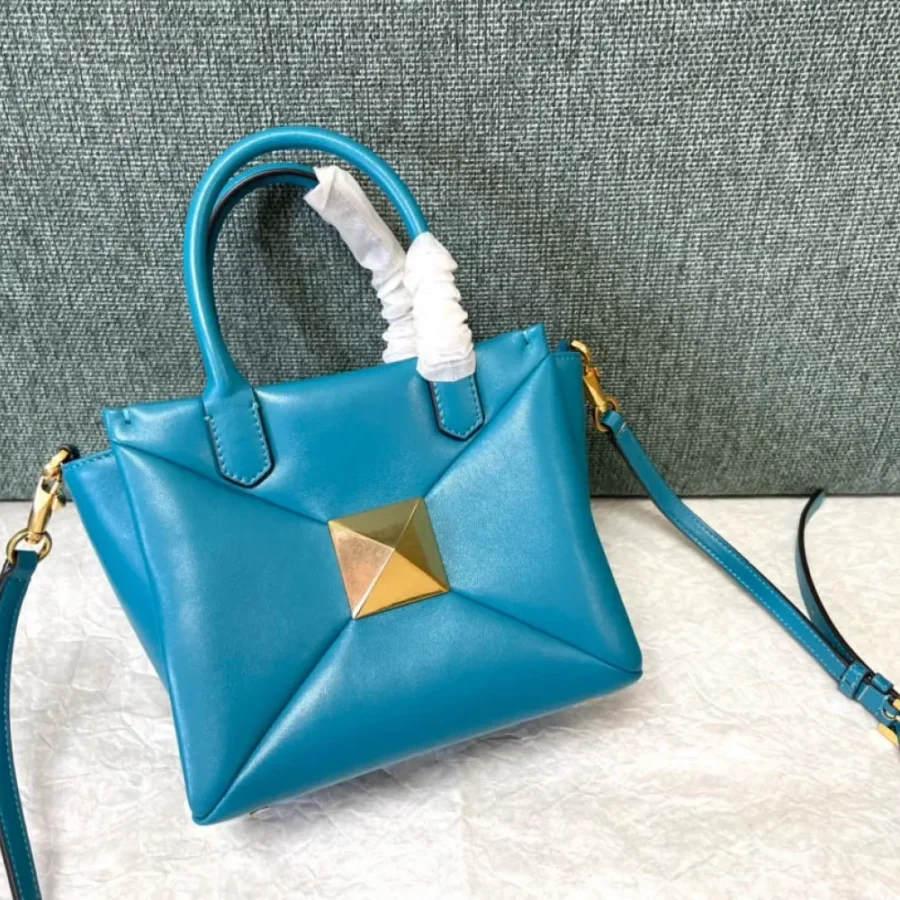 Valentino Model:1186 Size:18.5 x15x11cm