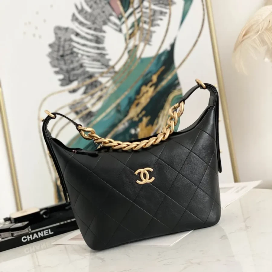 Hippie bag calfskin Size: 28*17*9*cmModel: 2910