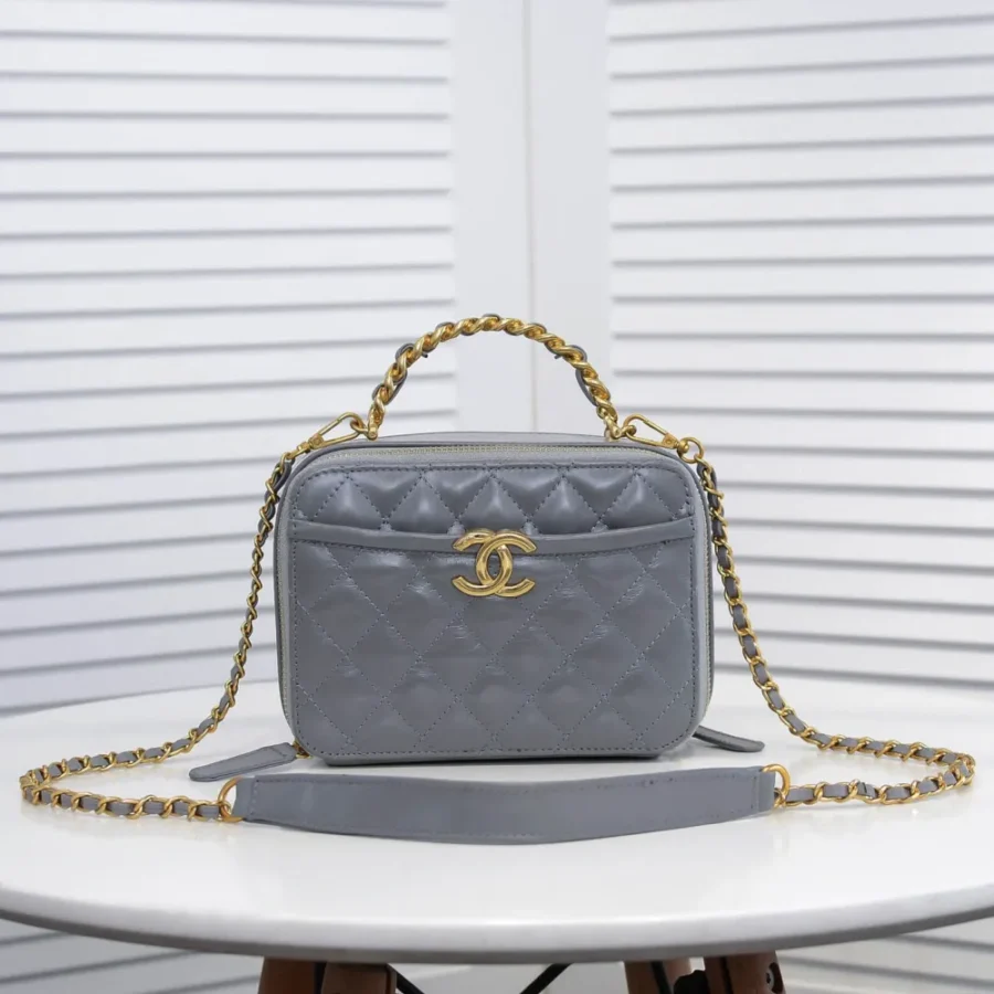 Chanel Size: Large 13.5*18.5x7.5cm Style Number: 9055