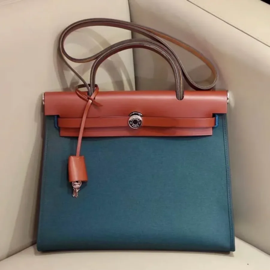 Herbag Brown Size: 31x 25 x 10