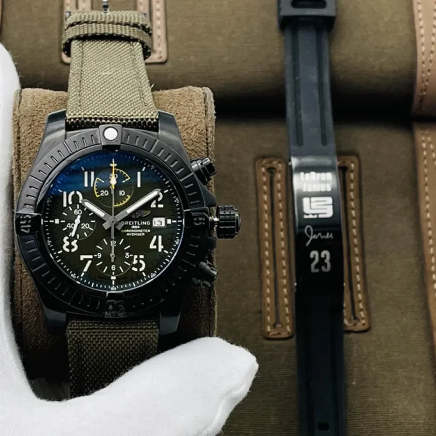 Breitling Chronograph Diameter: 45 mm