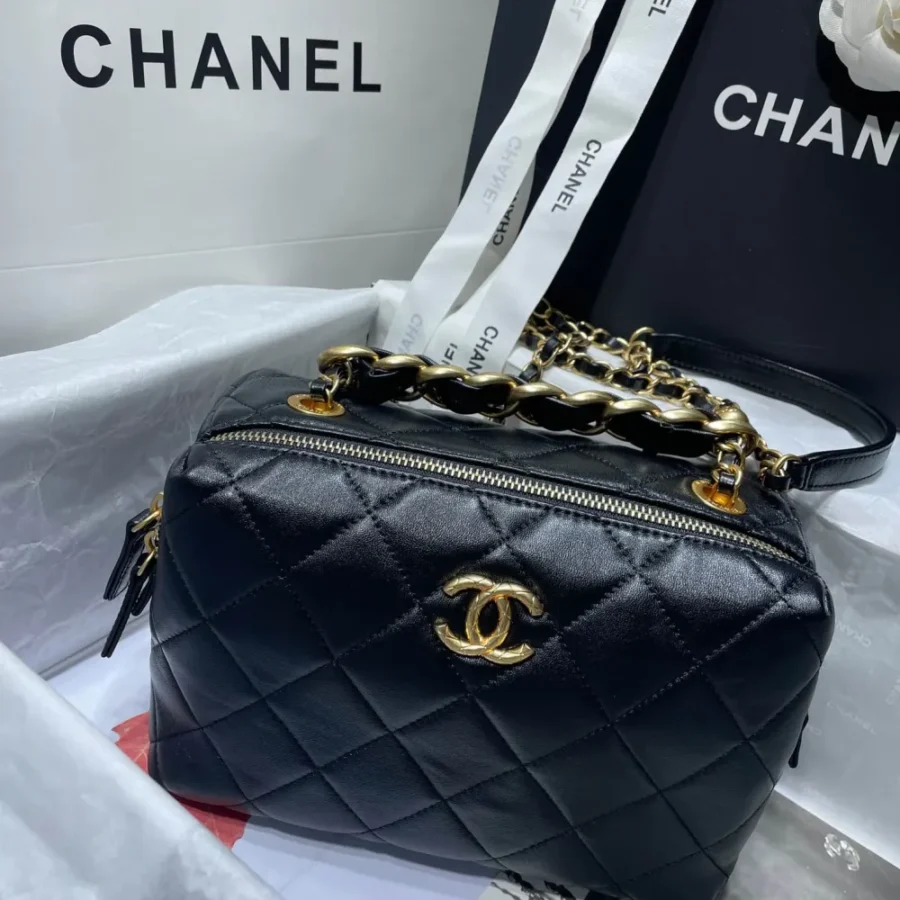 Chanel shoulder bag size: 22*10*15