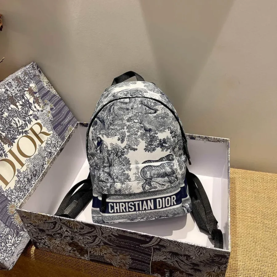 Travel Backpack Size: 21.5 x 31.5 x 13 cm