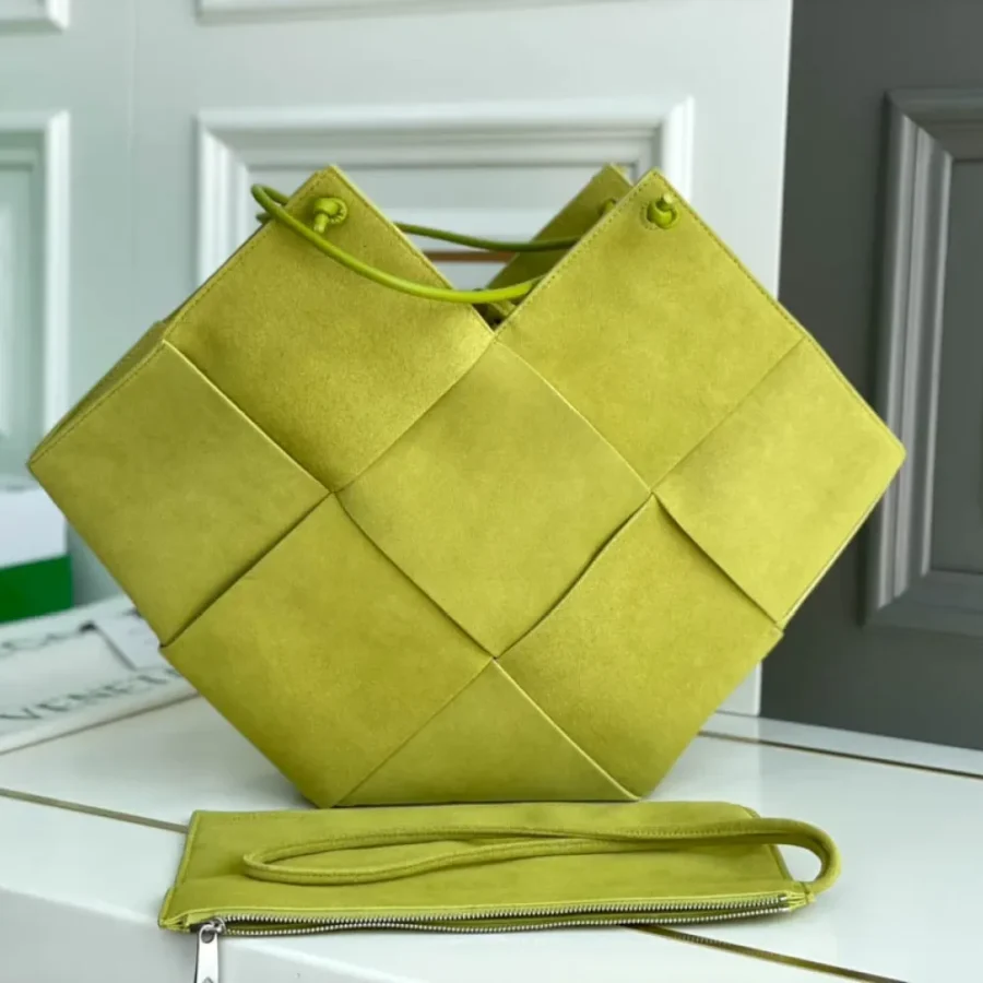 BV toot bag Size: 44x66cm