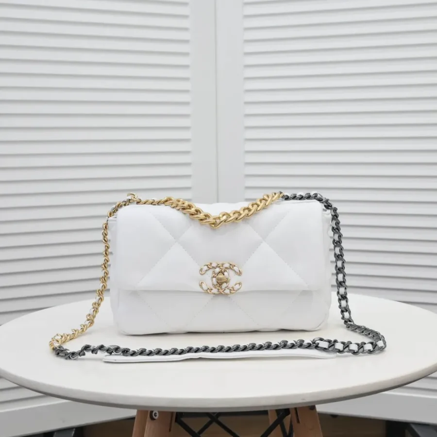 Chanel Style: 9010 Size: 26*16*10cm.