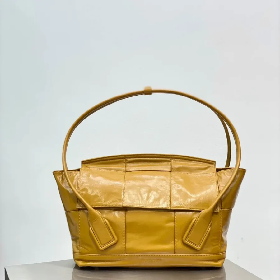 BV Handbag Size:33x28 618463