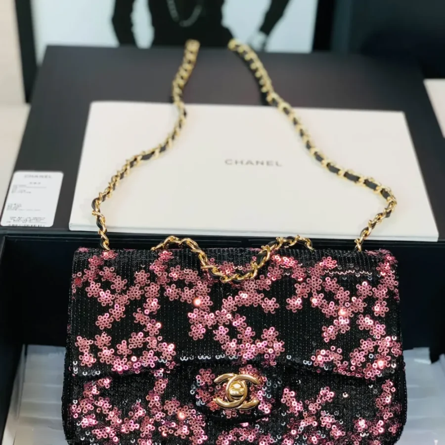 Chanel lambskin Size: 20cm