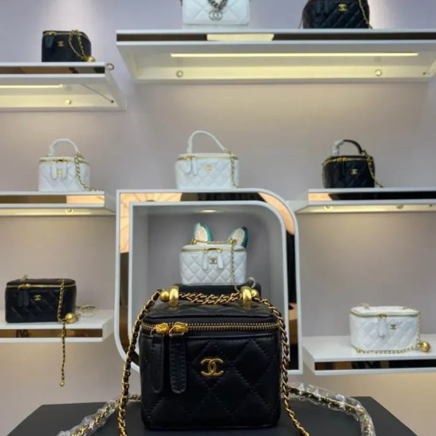 Chanel Hand Cosmetic Bag Size: 11*8.5*7cm Style: 8813
