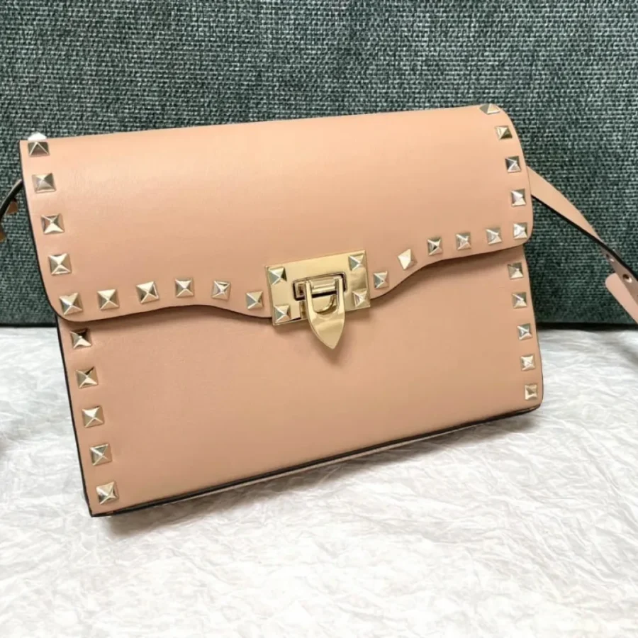 Valentino model: 0181 size: 22.5*5*16cm