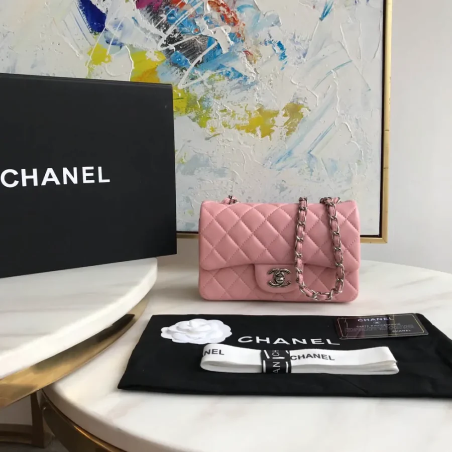 Lambskin Small Bag Size:20X13x7cm Model: 1116