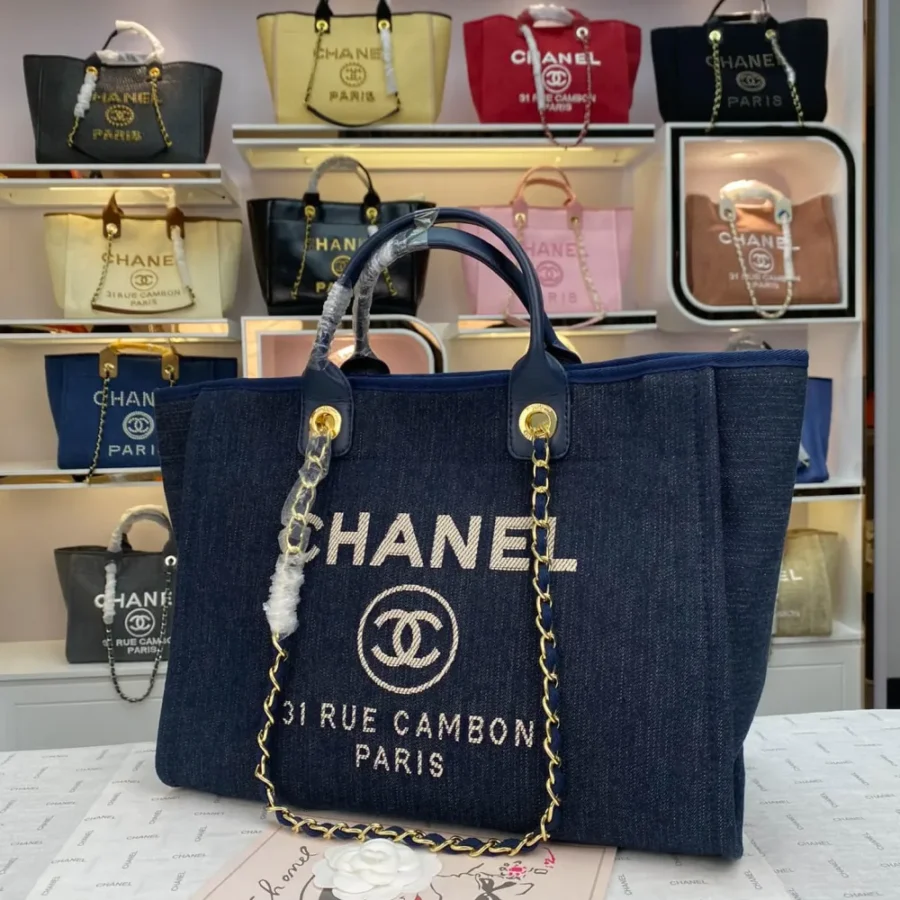 Chanel One Shoulder Handbag Size: 38*30*20 Style: 8820